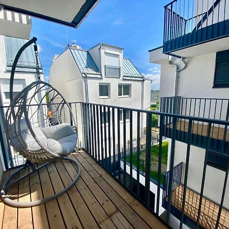 Modern Apartment With Balcony & Free Parking - Nearby Metro Viena Exterior foto