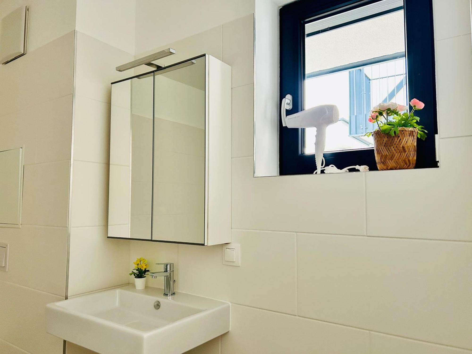 Modern Apartment With Balcony & Free Parking - Nearby Metro Viena Exterior foto