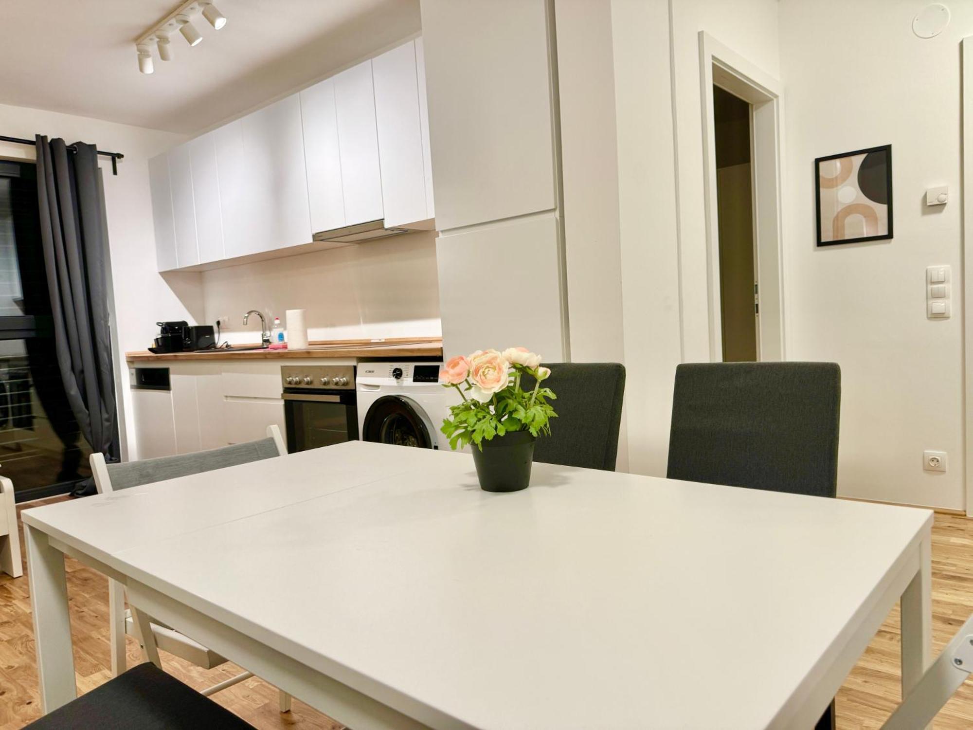 Modern Apartment With Balcony & Free Parking - Nearby Metro Viena Exterior foto