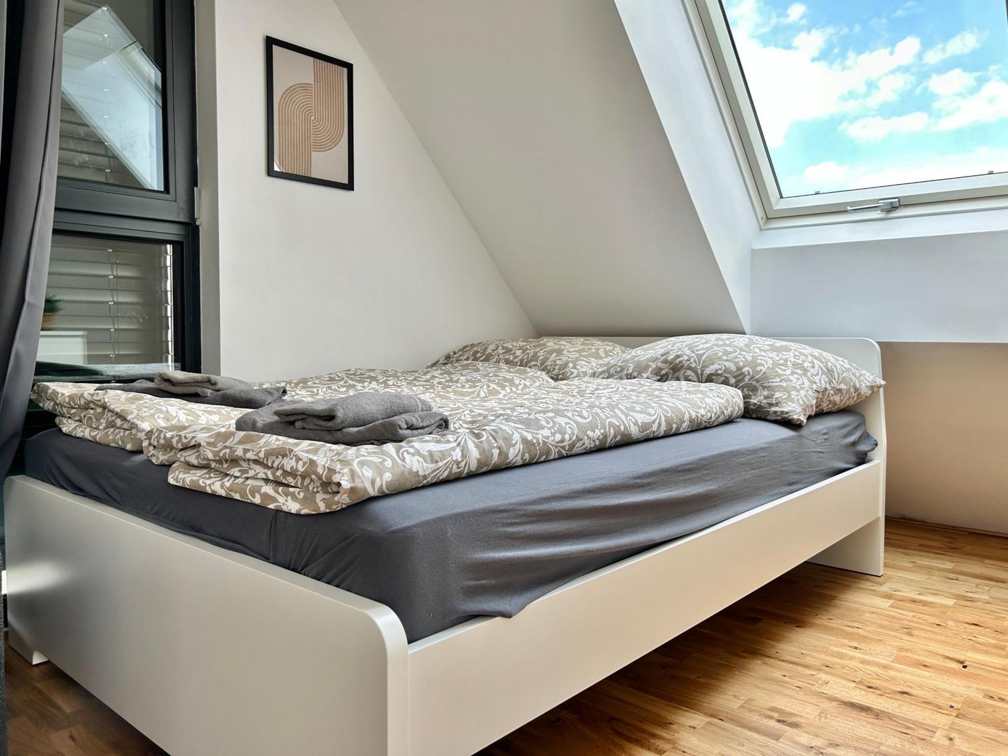 Modern Apartment With Balcony & Free Parking - Nearby Metro Viena Exterior foto